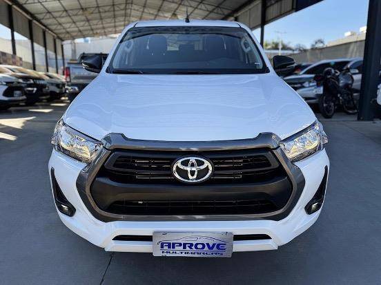TOYOTA HILUX 2.8 D-4D TURBO DIESEL CD SR 4X4 AUTOMÁTICO TOYOTA HILUX 2.8 D-4D TURBO DIESEL CD SR 4X4 AUTOMÁTICO